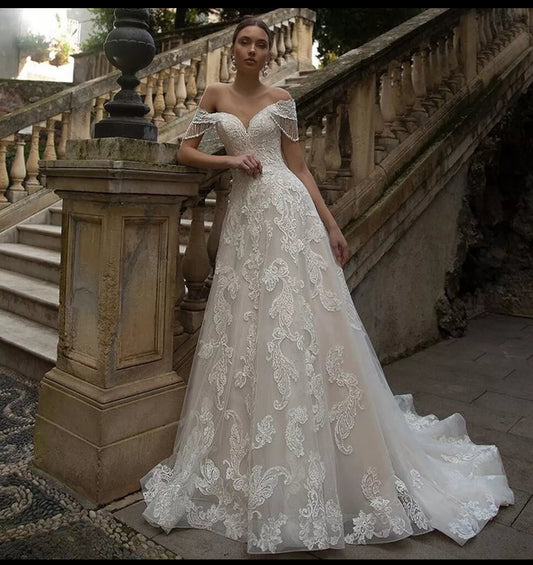 Tendencias en Vestidos de Novia 2025: Lo Que Verás en el Altar Este Año