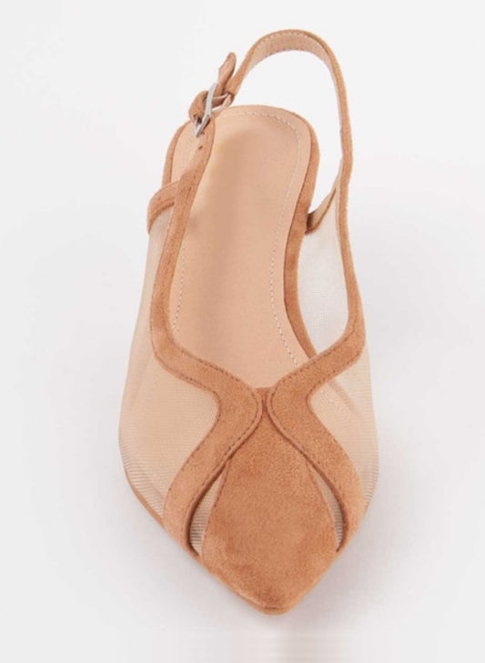 Sandalia española de gamuza color camel ,Transparente para fiesta , taco 4 cms ,sin talon