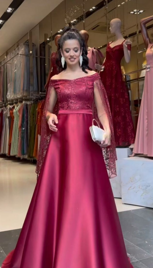 Vestido de fiesta Álma con falda en raso y encaje con brillo ,mangas ala y escote cuadrado