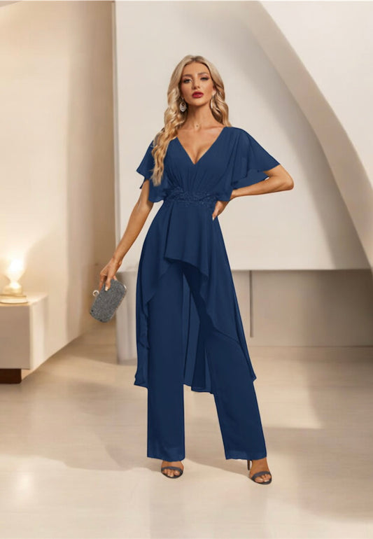 Enterito de fiesta one con cola y aplicaciones en la cintura ,manga acampanada