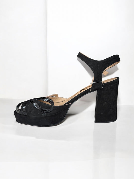 Sandalia Argentina de cuero Narciso negra ,Taco 9,5 cms y plataforma 2 cms