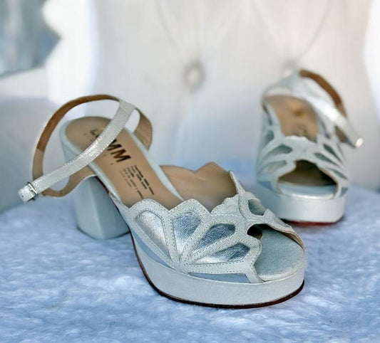 Sandalia argentina de cuero Abanico plata para novia y fiesta ,taco 9,5 cms y plataforma 2 cms