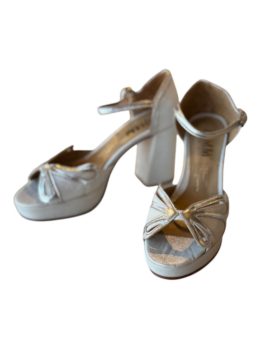 Sandalia argentina de cuero Narciso para novia y fiesta ,taco 9,5 cms y plataforma 2 cms