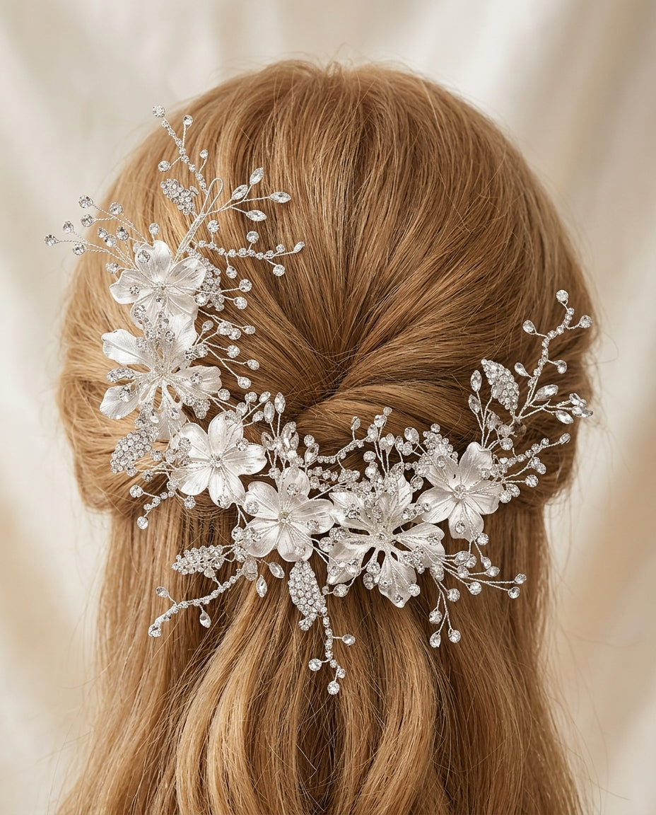 Tocado de cabello Max en color plata con aplicaciones y brillos