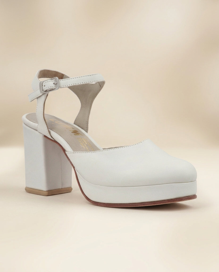 Sandalia de cuero para novia y fiesta Capullo, taco 8 cms y plataforma 2 cms procedencia Argentina