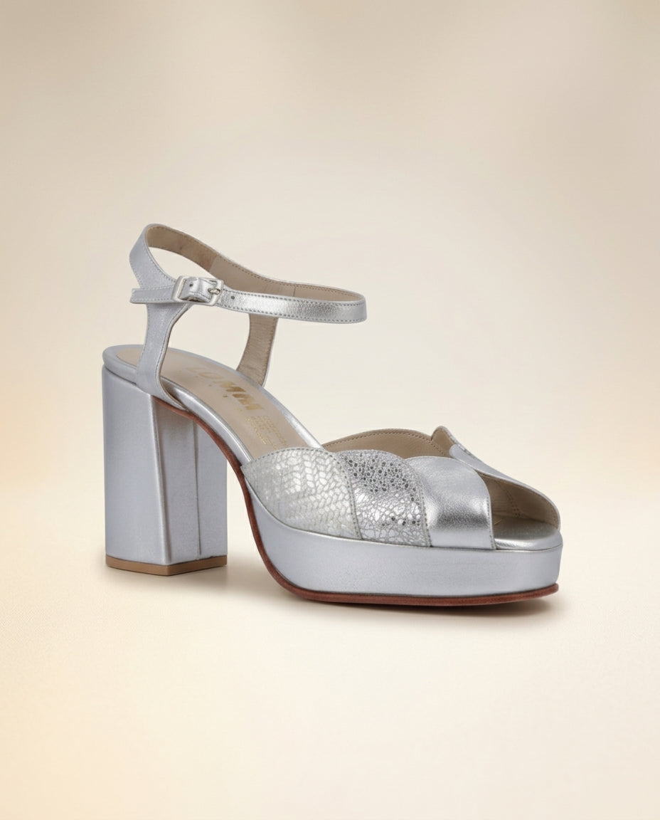 Sandalia de cuero para novia y fiesta Arenaría plateado taco 9 cms y plataforma 2 cms, procedencia Argentina