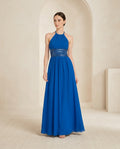 Vestido de fiesta Andrés cuello halter color azulino y aplicaciones en la cintura