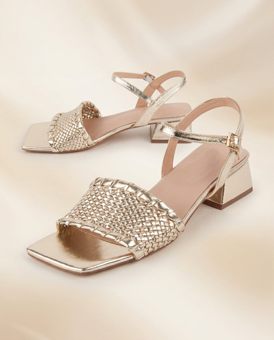 Sandalia trenzada oro , taco 3 cms, procedencia España