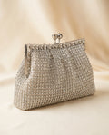 Clutch de fiesta glitter plateado con pedrería y cadena para colgar