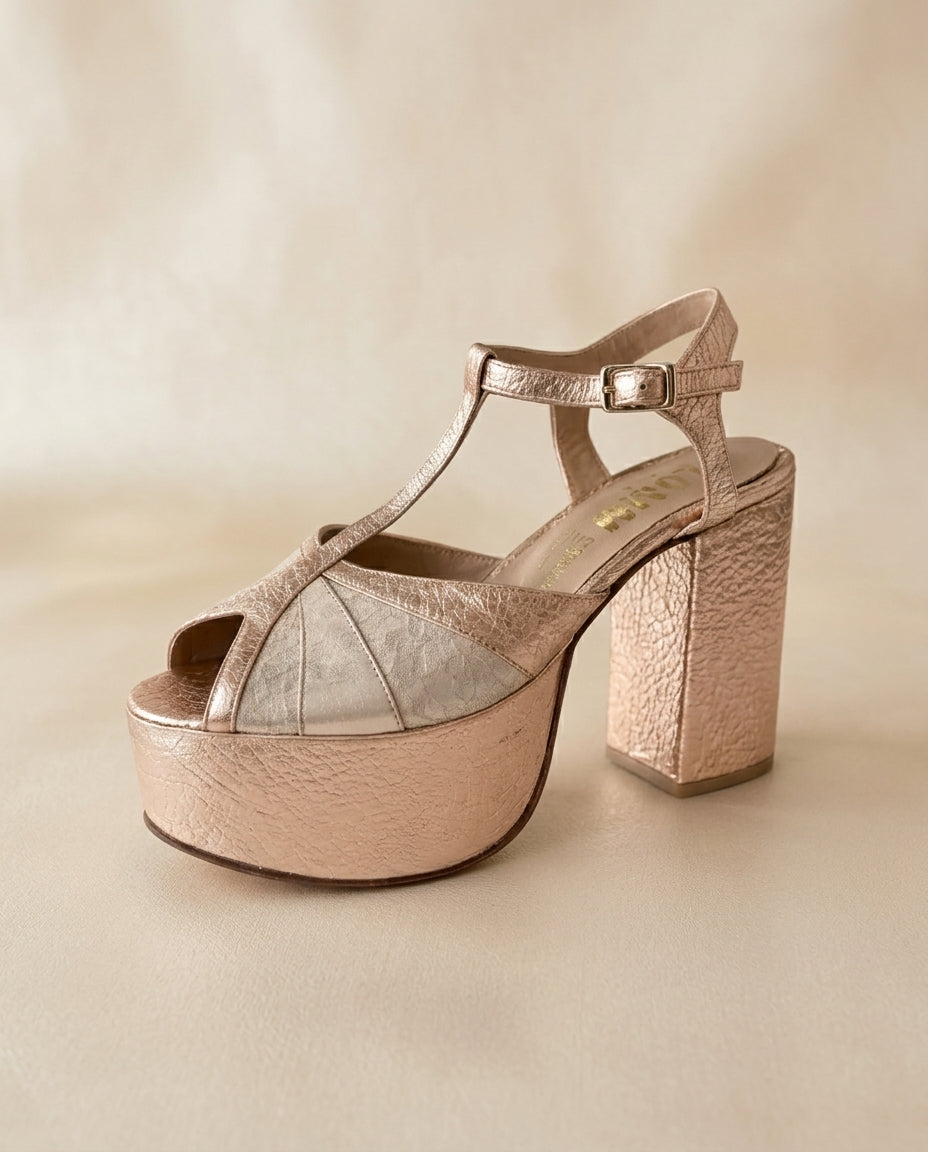 Sandalia de cuero para fiesta Allium cobre, taco 11 cms y plataforma 5,5 cms procedencia Argentina