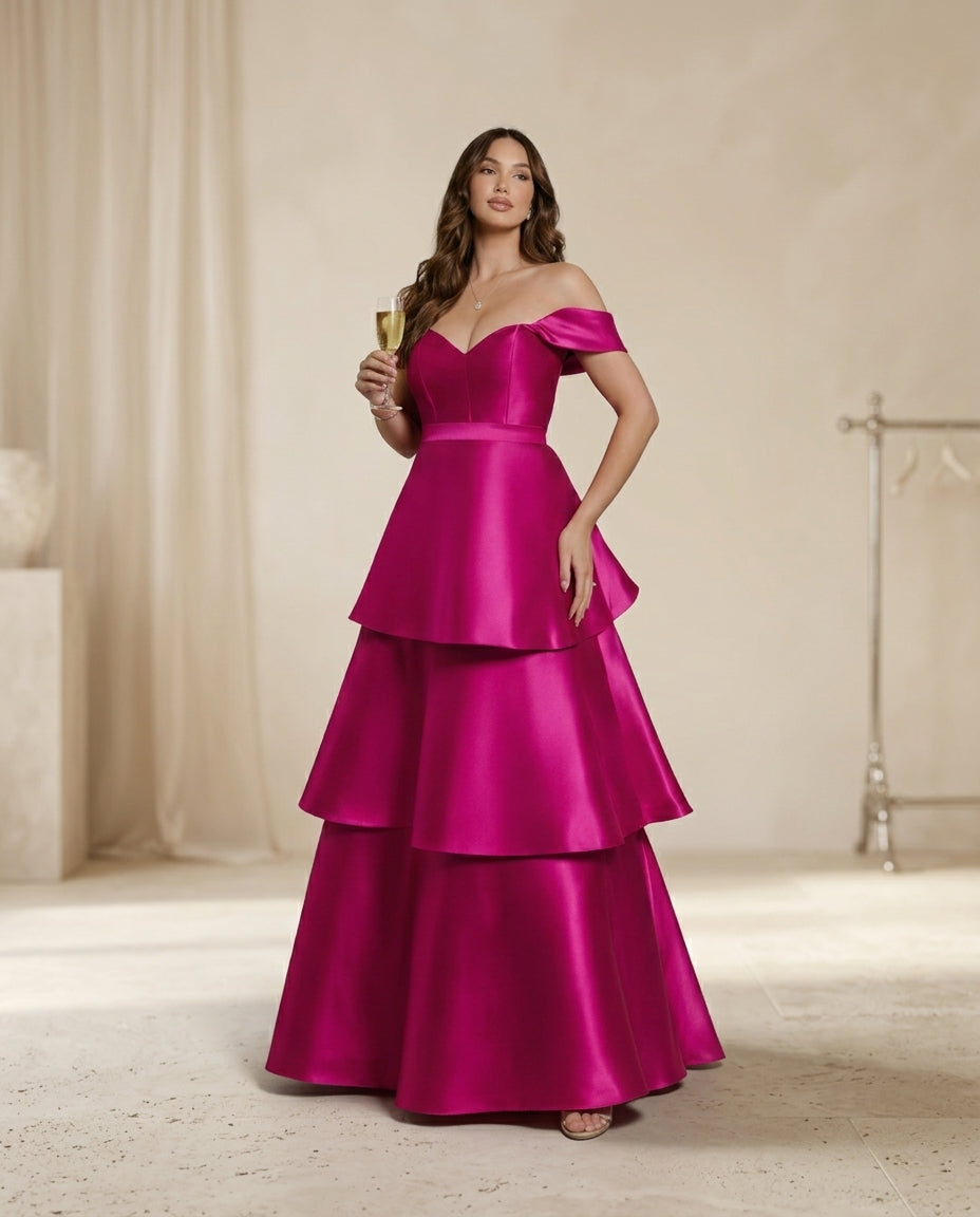 Vestido de fiesta Anette con capas y tela satinada