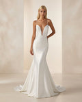 Vestido de novia Amalia sirena con escote profundo y tirantes delicados