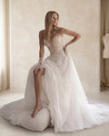 Vestido de novia Grace con corset bordado y falda de tul con abertura elegante