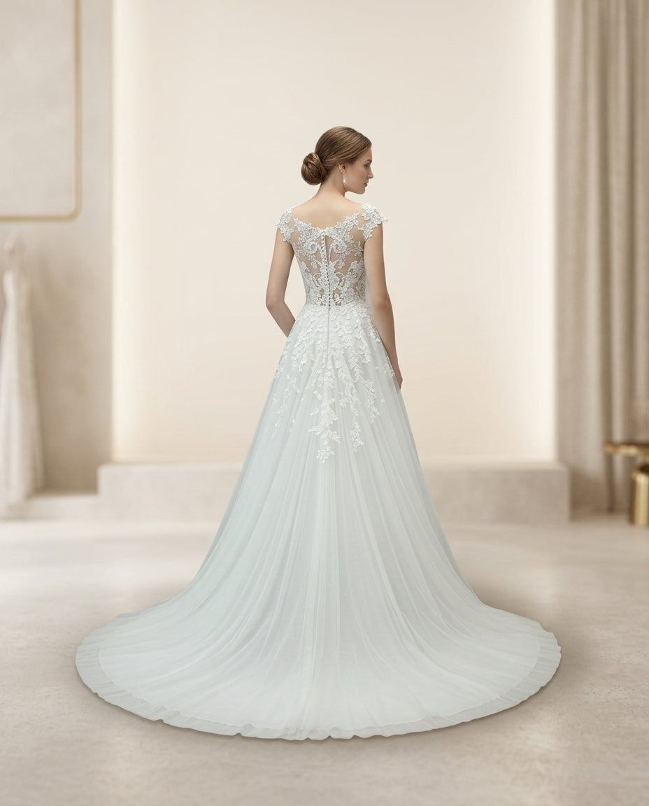 Vestido de novia Francis estilo princesa con macramé y transparencia