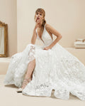 Vestido de novia Karla con flores en 3D estilo boho , gran escote frontal y en la espalda