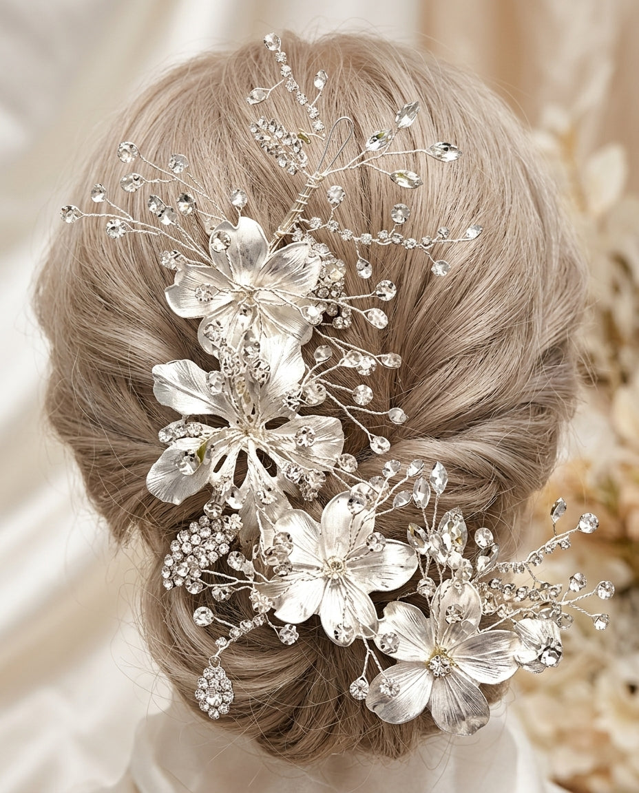 Tocado de cabello Max en color plata con aplicaciones y brillos