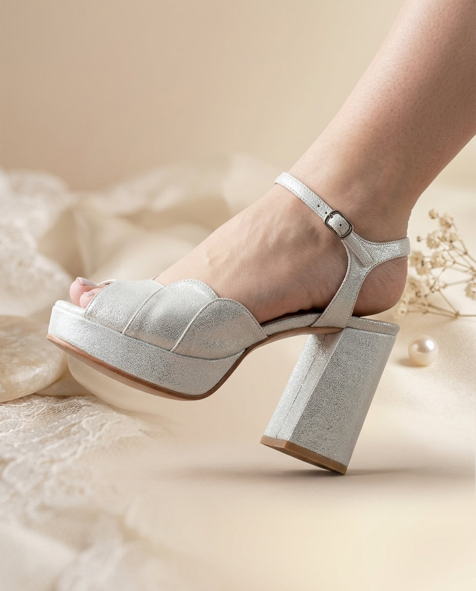 Sandalia de cuero para novia y fiesta Arenaría Plata, taco 9,5 cms y plataforma 2cms