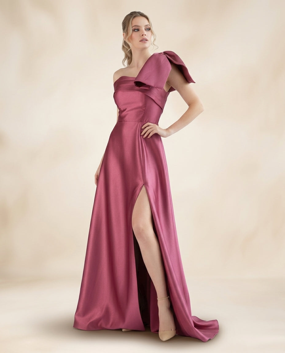Vestido de fiesta Azucena  en raso elegante moño lateral