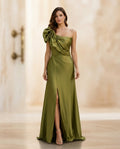 Vestido de fiesta jade en tela satinada y escote asimétrico