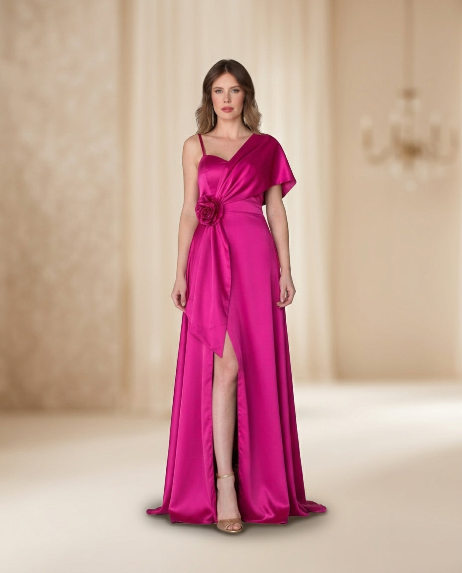 Vestido de fiesta Corina capa asimétrica y aplicación dior