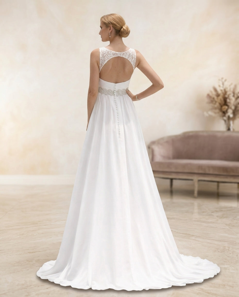 Vestido de novia Lirio con corte imperio escote V y falda fluida