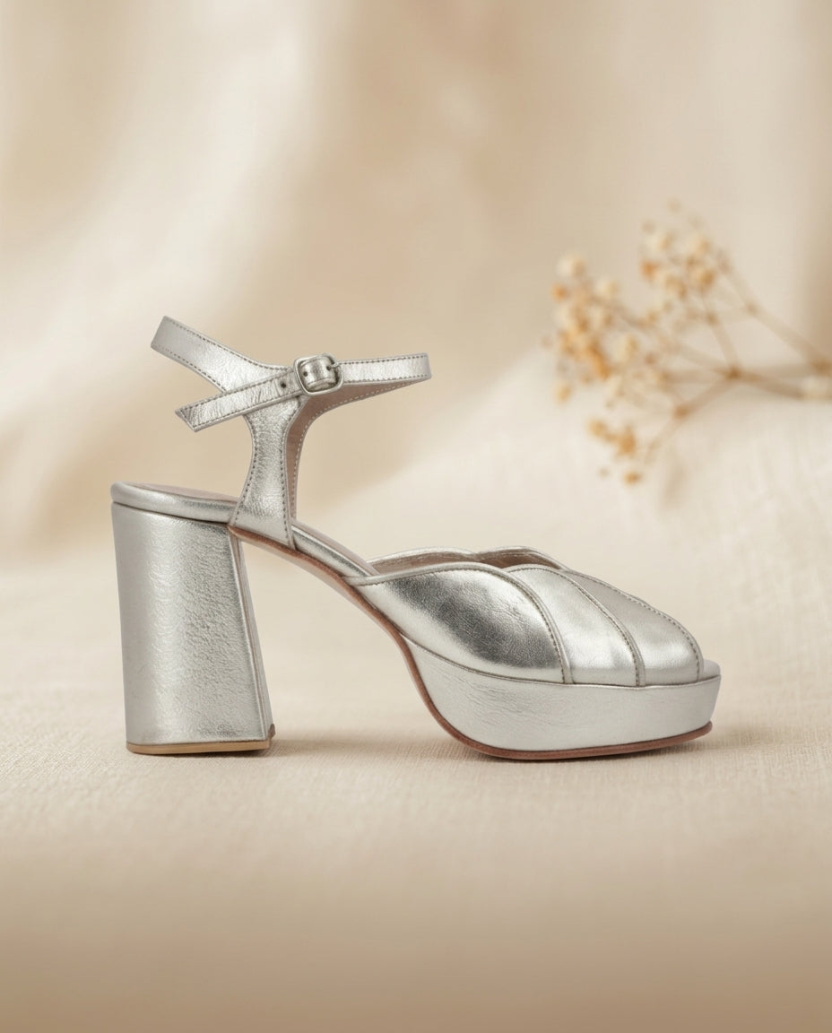 Sandalia de cuero para novia y fiesta Arenaría Gold, taco 9,5 cms y plataforma 2 cms procedencia Argentina