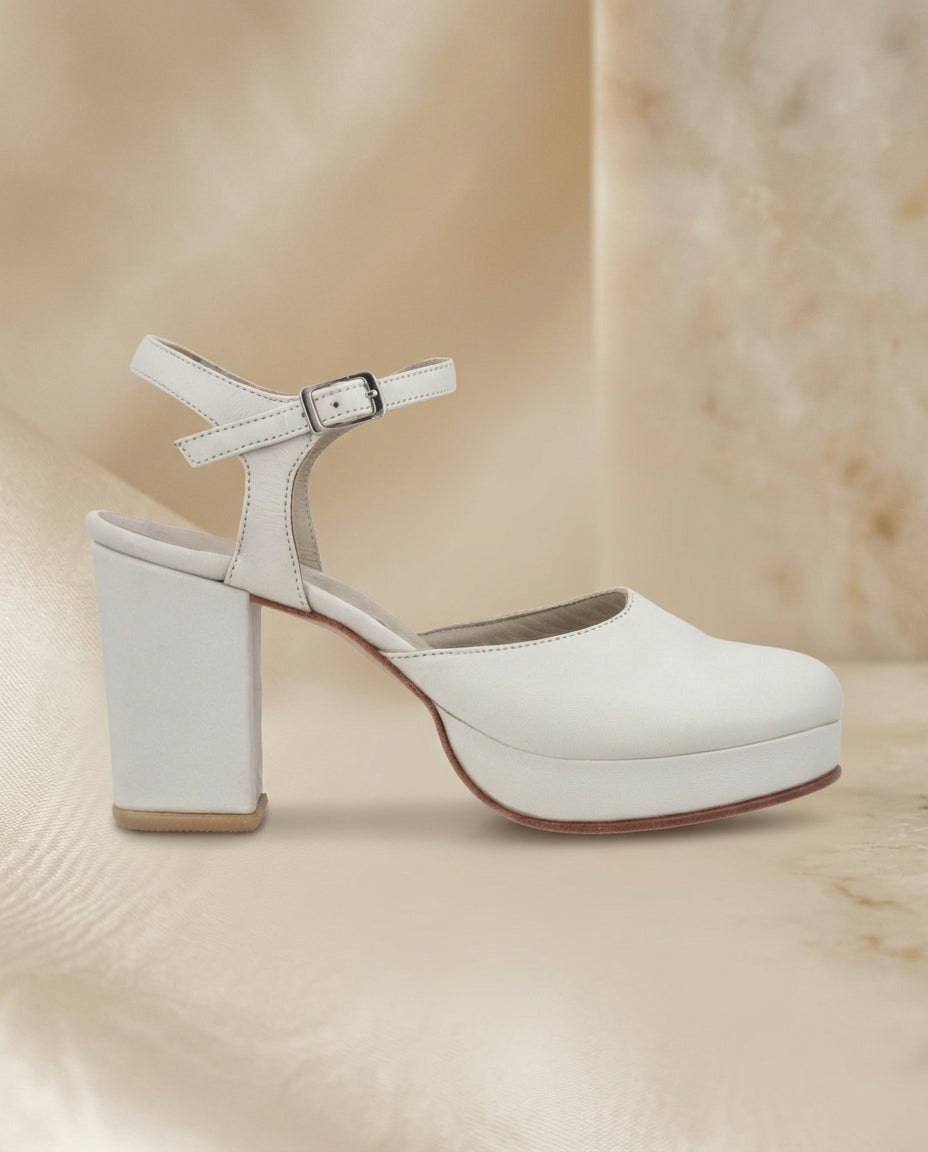 Sandalia de cuero para novia y fiesta Capullo, taco 8 cms y plataforma 2 cms procedencia Argentina