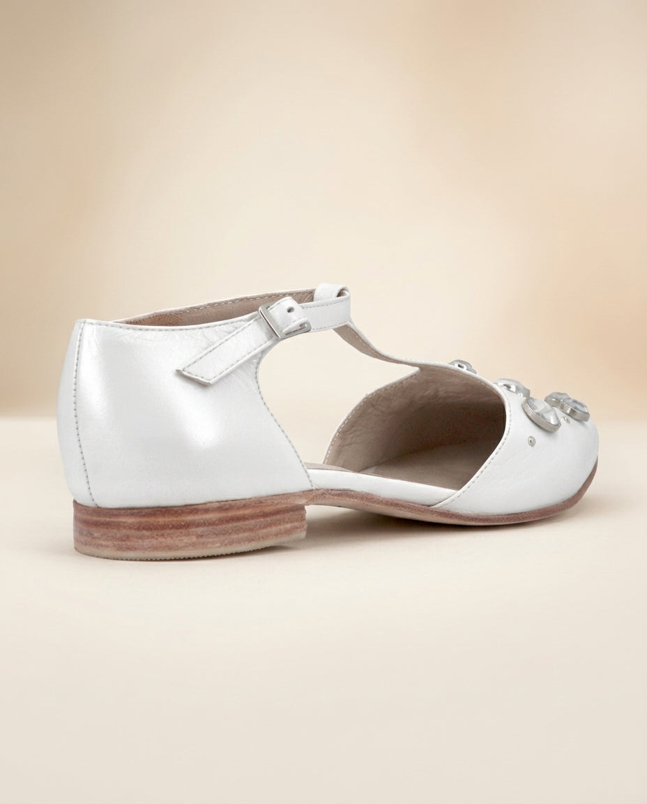 Sandalia de cuero para novia  Nashira, taco 2 cms con aplicaciones procedencia Argentina