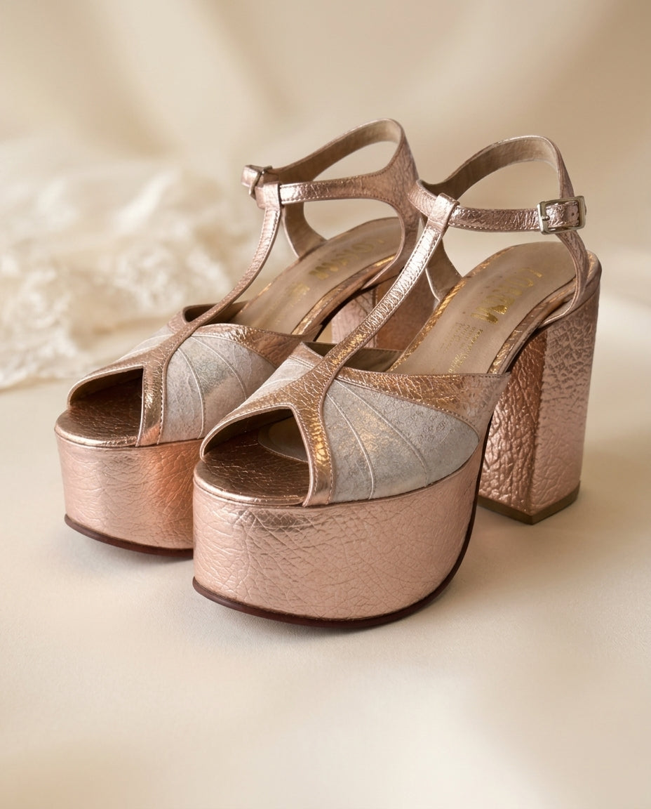 Sandalia de cuero para fiesta Allium cobre, taco 11 cms y plataforma 5,5 cms procedencia Argentina