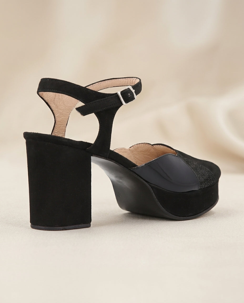 Sandalia de cuero para fiesta Arenaría negro, taco 9 cms y plataforma 2 cms, procedencia Argentina