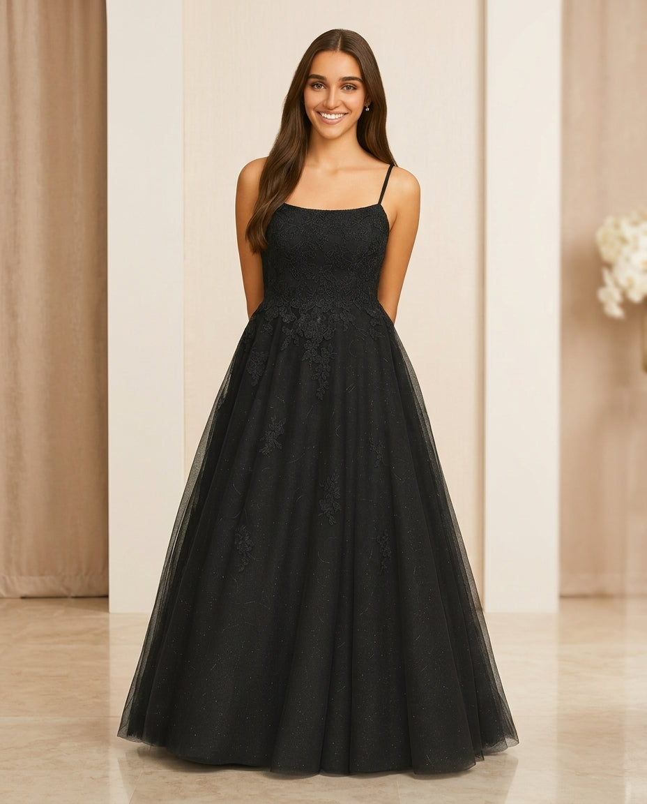 Vestido de fiesta Pompy en encaje y tul  ,corte princesa y escote cuadrado