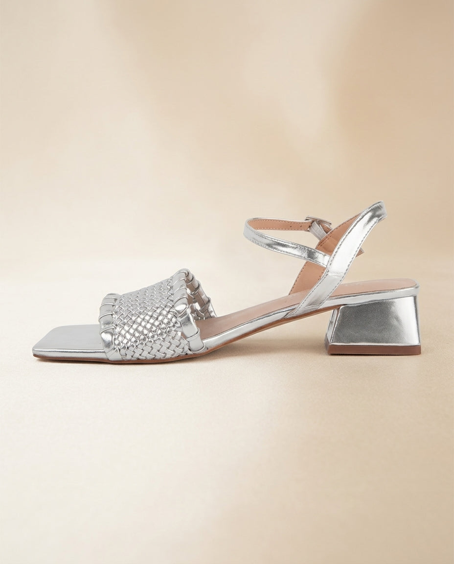 Sandalia trenzado plata , taco 3 cms, procedencia España