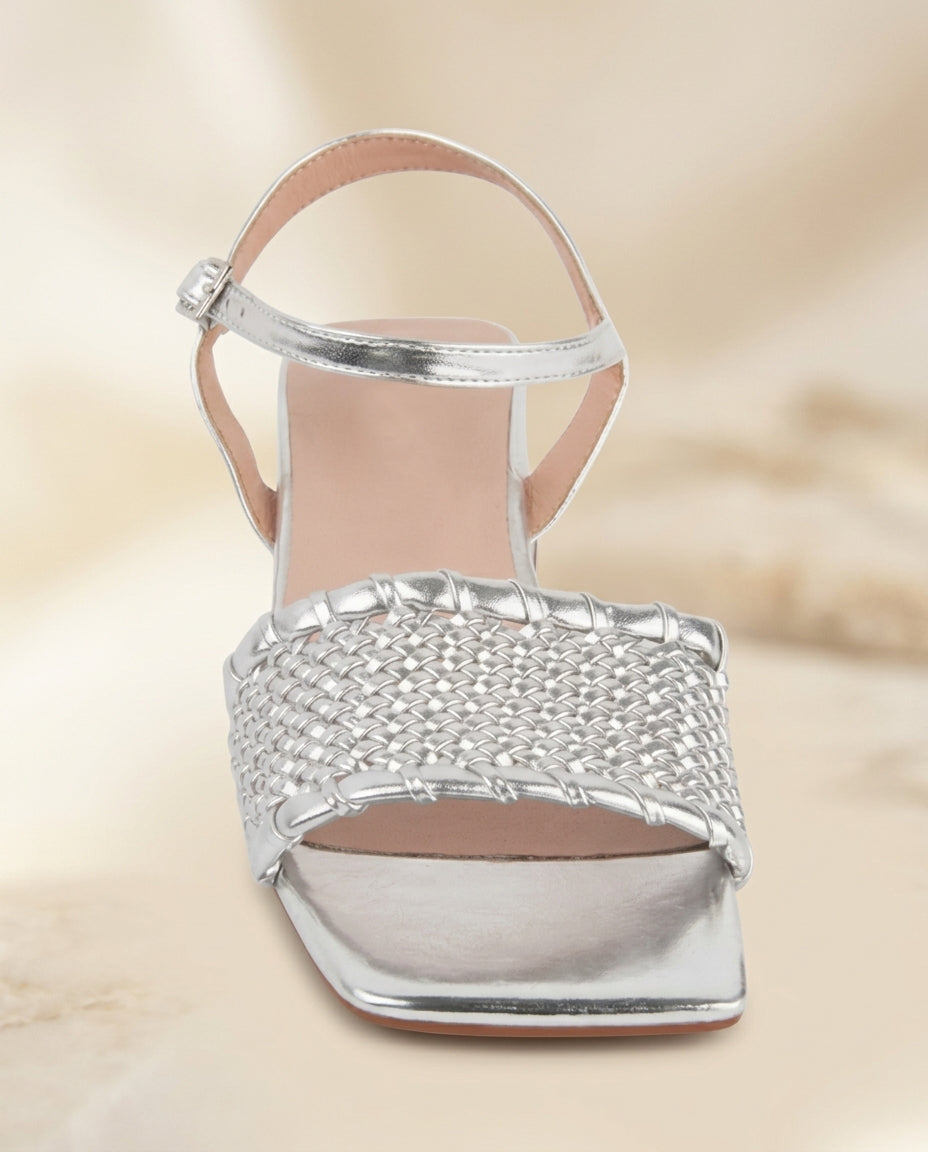 Sandalia trenzado plata , taco 3 cms, procedencia España