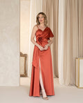 Vestido de fiesta Corina capa asimétrica y aplicación dior