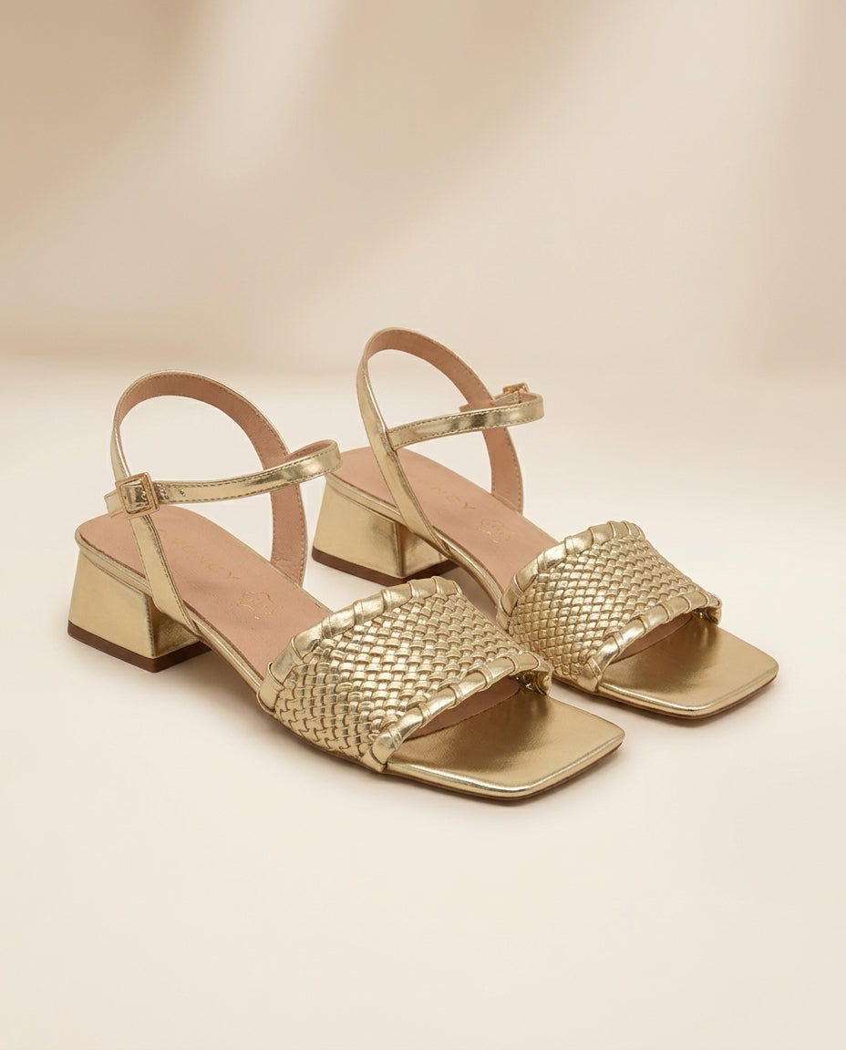 Sandalia trenzada oro , taco 3 cms, procedencia España