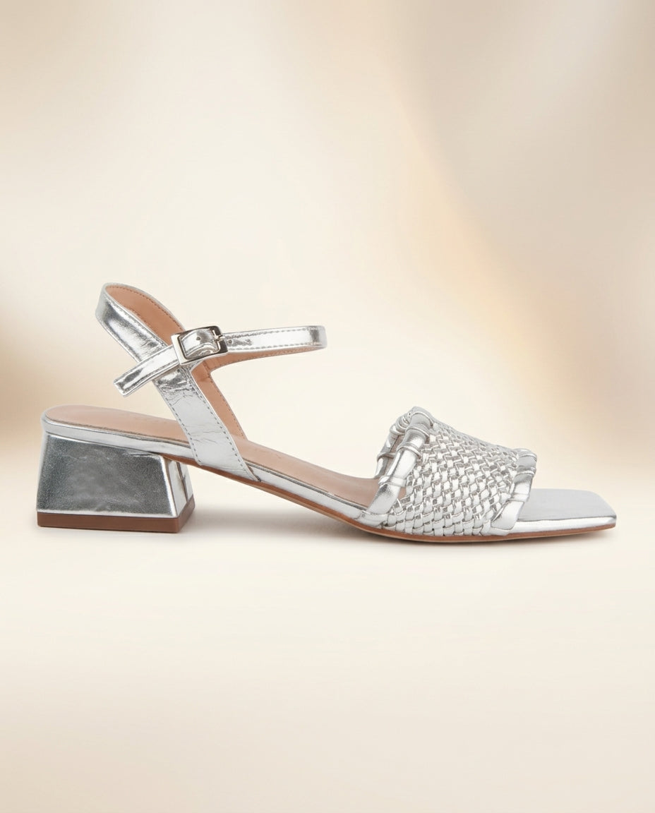 Sandalia trenzado plata , taco 3 cms, procedencia España