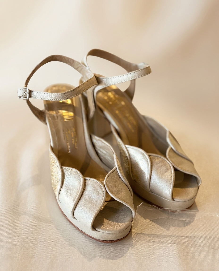 Sandalia de cuero para novia y fiesta Raye, taco 8 cms y plataforma 2 cms procedencia Argentina