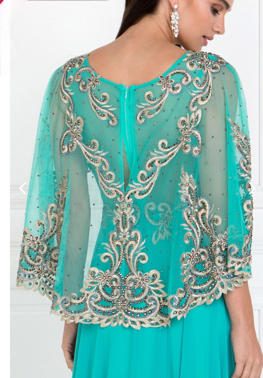 VESTIDO DE FIESTA ANAHY EN COLOR TURQUESA CON CAPA Y APLICACIONES DORADAS