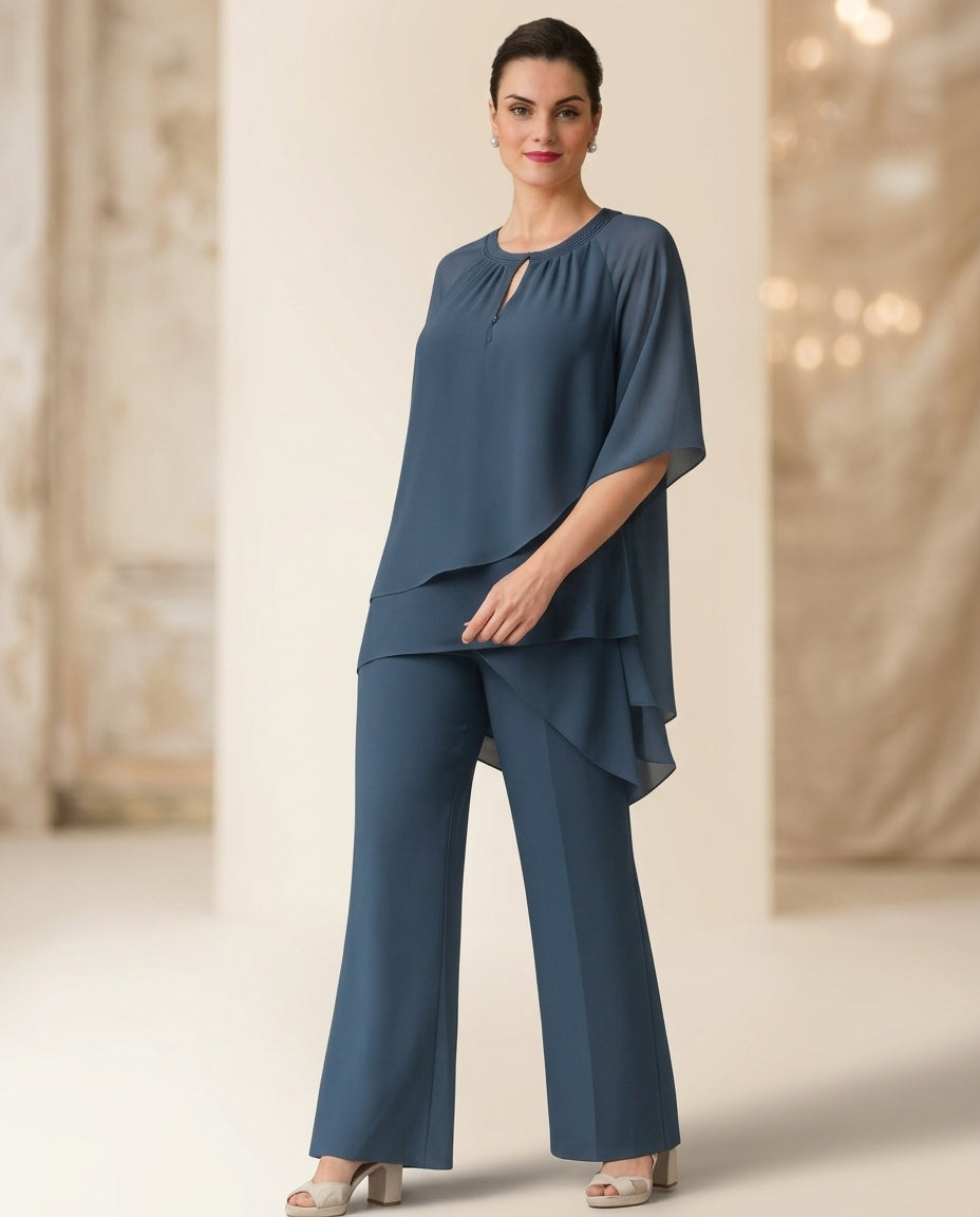 Traje de fiesta Berta  en 2 piezas con aplicaciones de pedrería en el cuello
