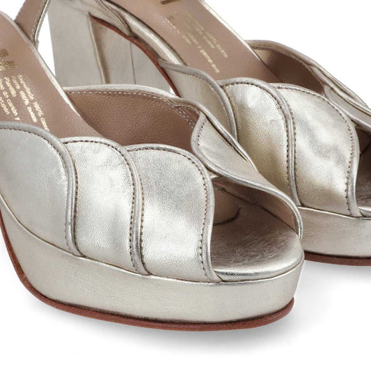 Sandalia argentina de cuero Arenaria Gold para novia y fiesta , taco 9,5 cms y plataforma 2 cms