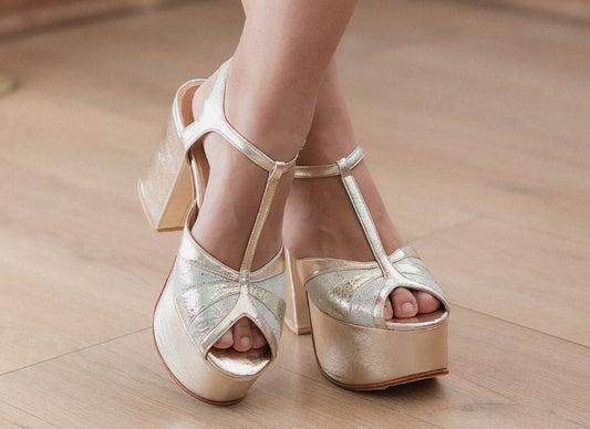 Sandalia argentina de cuero  Allium gold para novia y fiesta ,taco 11 cms y plataforma 5,5 cms