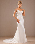 Vestido de novia Rose estilo sirena ,aplicaciones en tirantes y botones en la cola