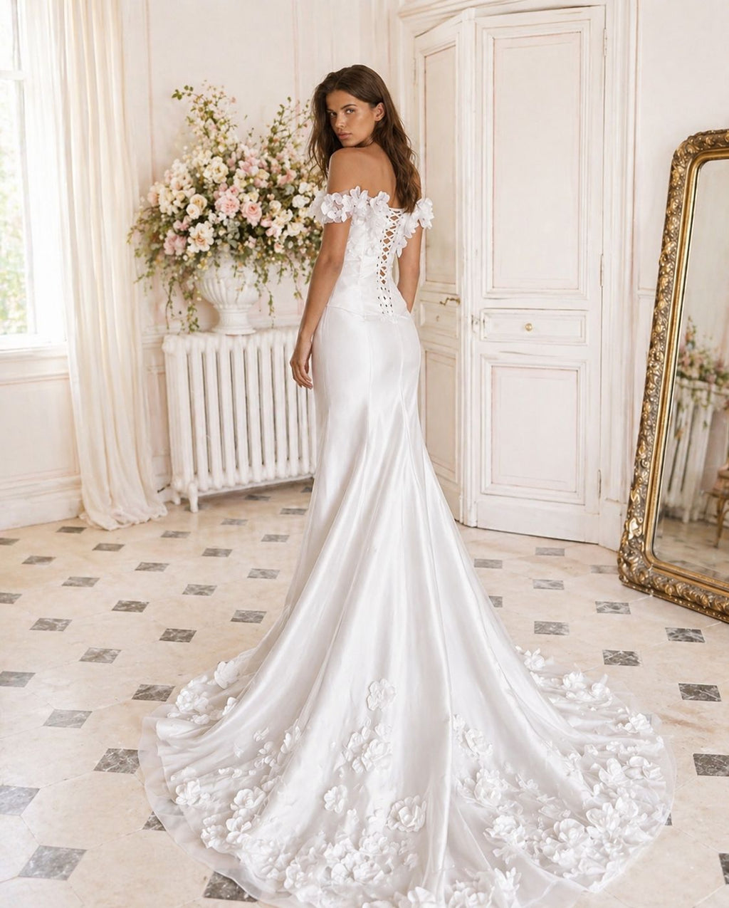 Vestido de novia Leila sirena con escote off shoulder y aplicaciones florales