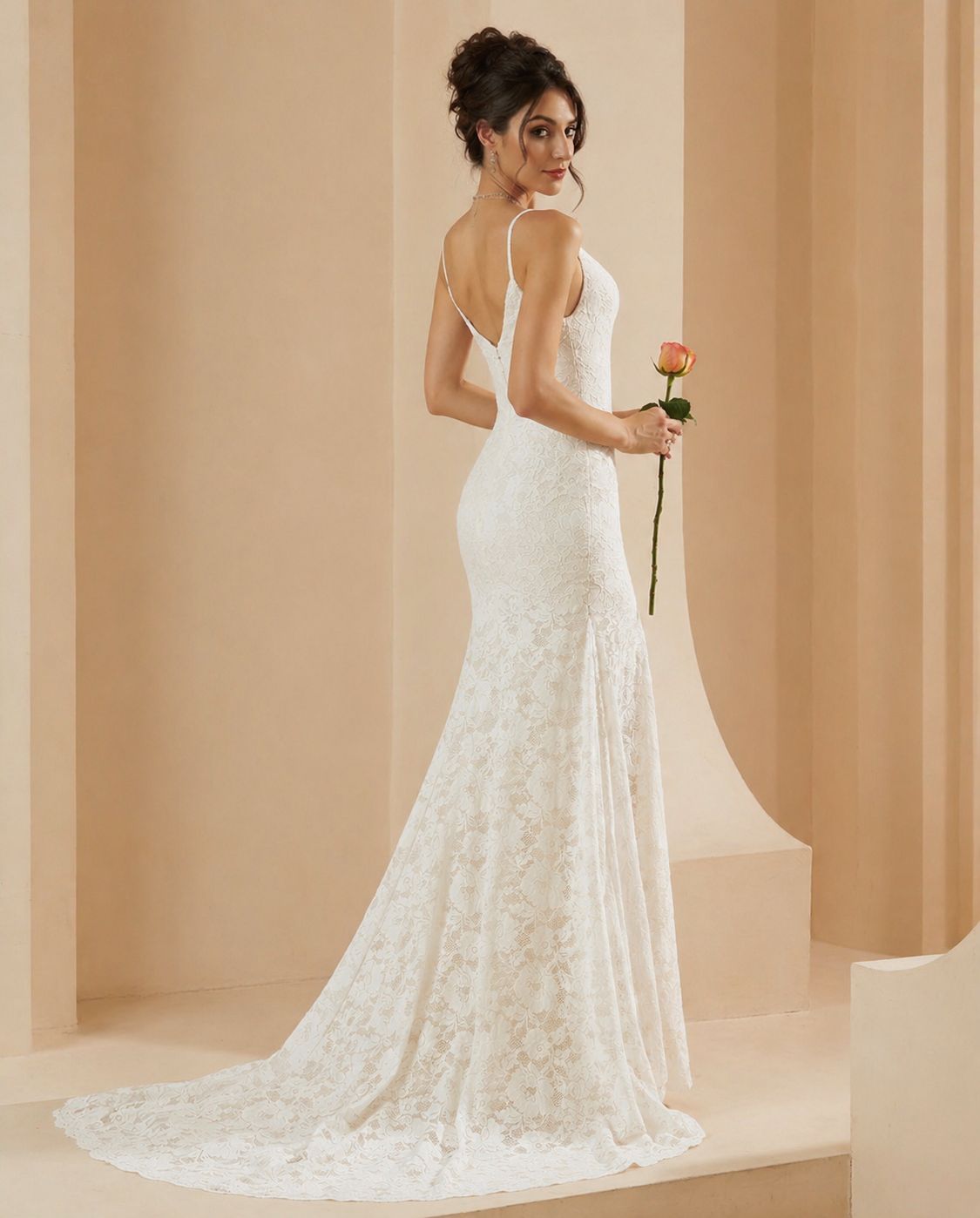 Vestido de novia Anita estilo semi sirena con cola, elegante sencillez