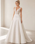 Vestido de novia Coquette en satin y macrame , estilo sirena