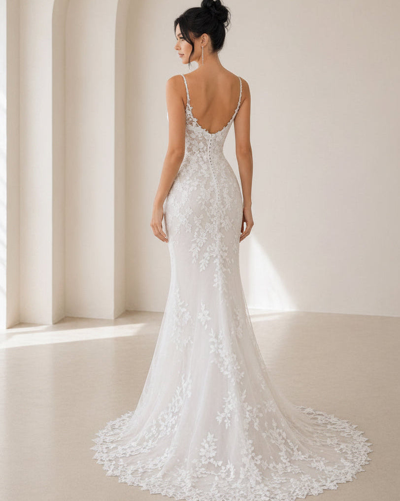 Vestido de novia Dalia sirena con encaje floral y escote profundo