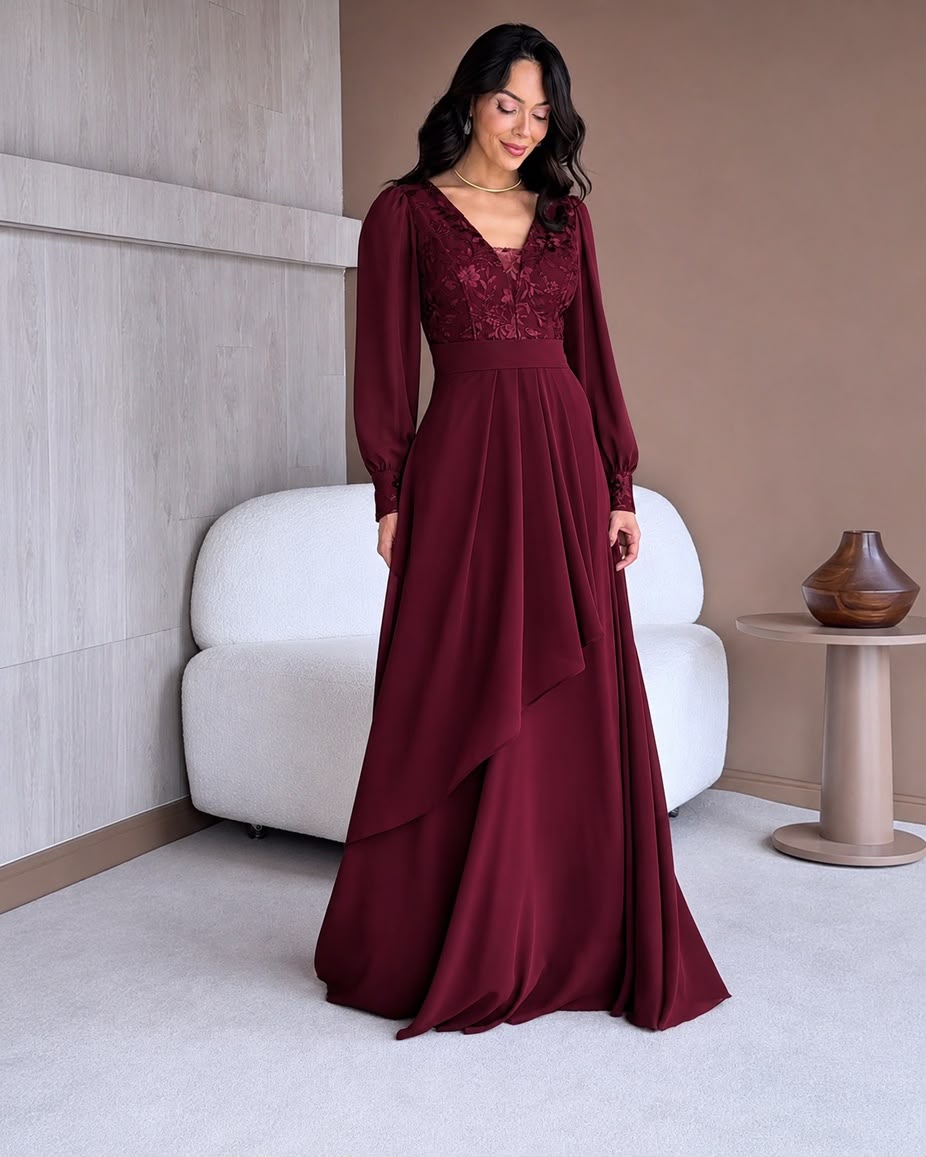 Vestido de fiesta Mariela con cuerpo bordado y falda fluida