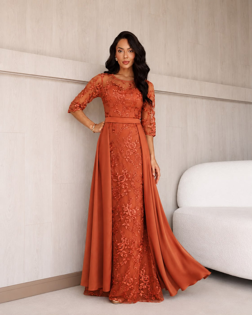 Vestido de fiesta Karina encaje y capa cola elegancia satinada