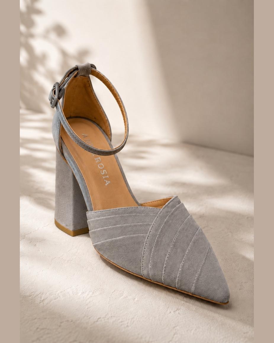 Sandalia de cuero para novia y fiesta Colomba en terciopelo velvet color gris  taco 7 cms (preventa)