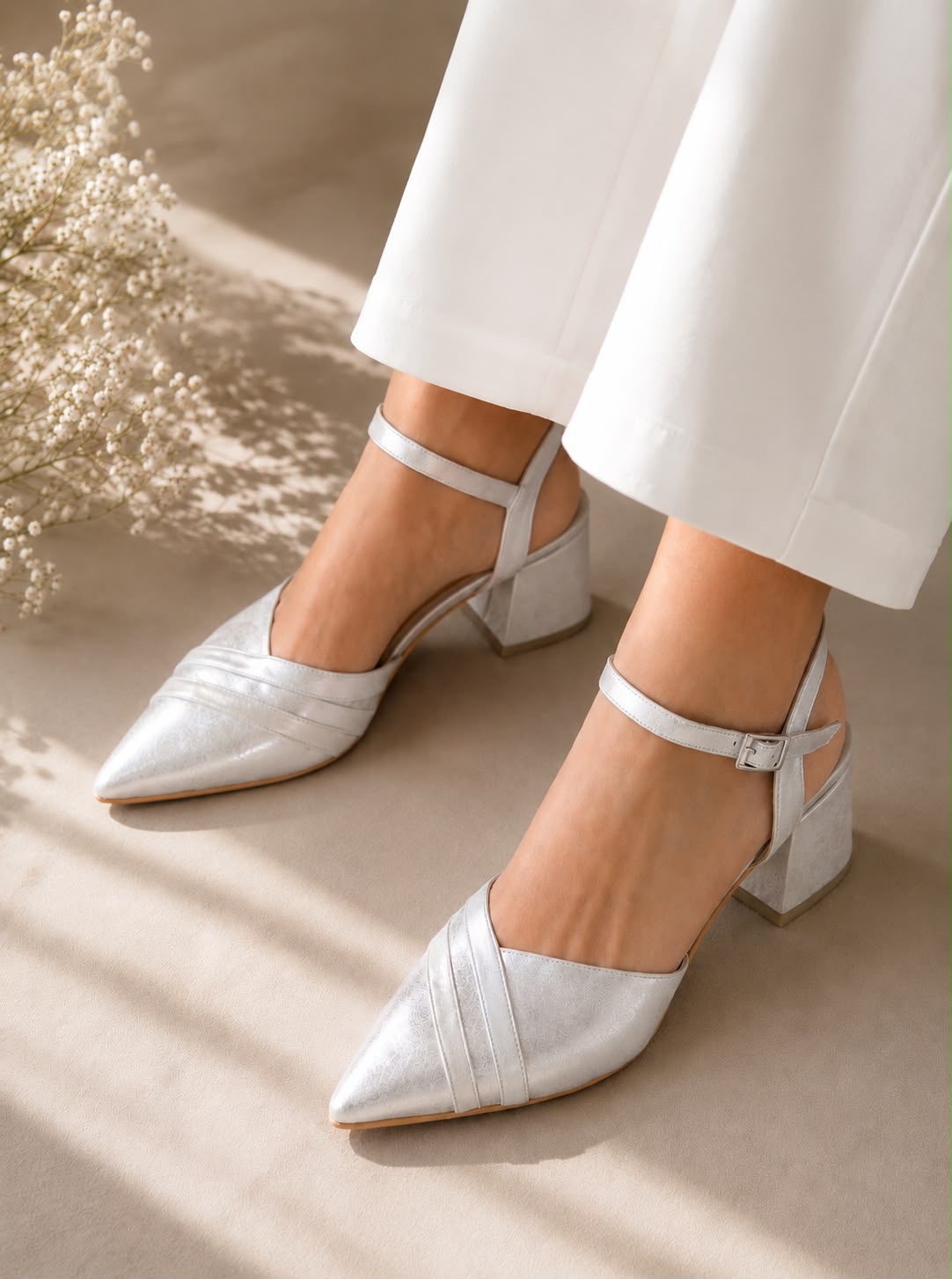 Sandalia para novia y fiesta Amalfi  en cuero color plata/nude taco 5 cms